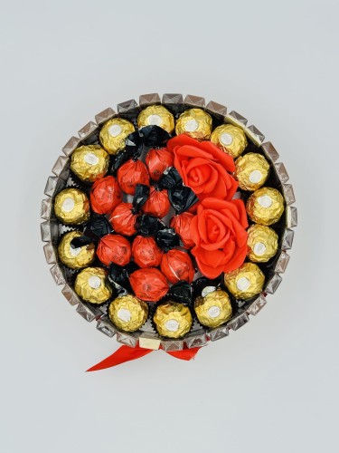 tort-ze-slodyczy-merci-premium-21-5-cm-2-bok.jpg