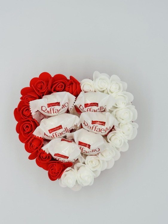 tort-ze-slodyczy-raffaello-serce-14-5cm-prezent.jpeg