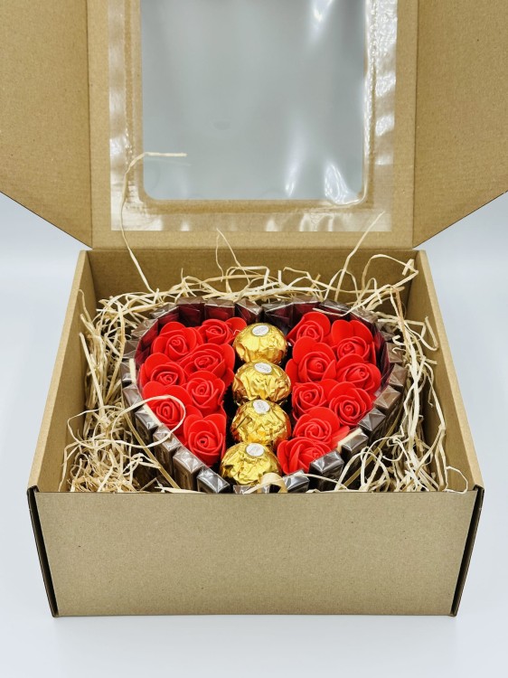 tort-ze-slodyczy-merci-i-ferrero-rocher-16-cm-4-detal.jpg
