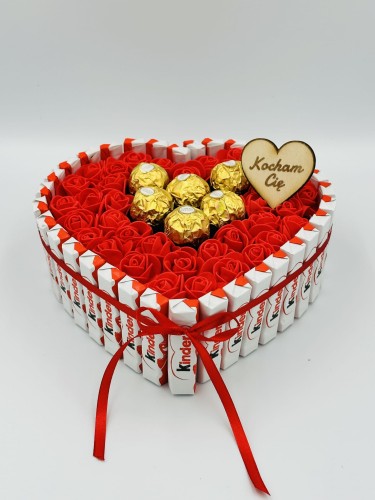 tort-ze-slodyczy-kinder-i-ferrero-rocher-21-5-cm-2-bok.jpg