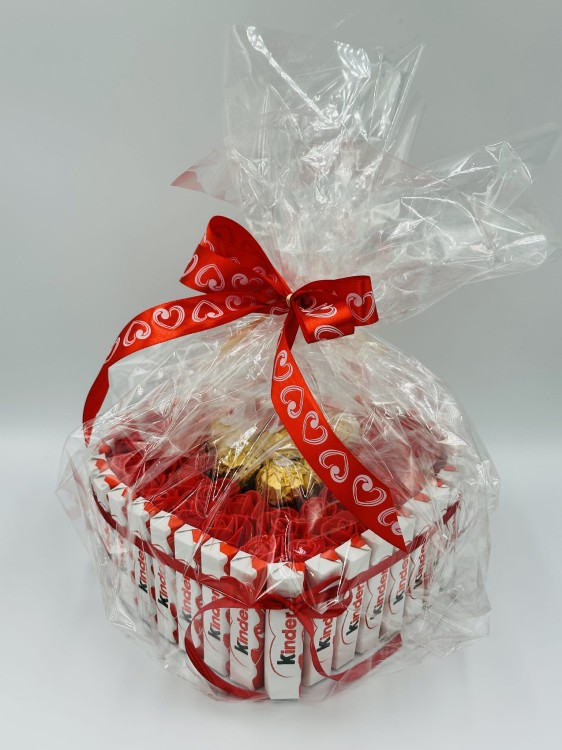 tort-ze-slodyczy-kinder-i-ferrero-rocher-21-5-cm-5-opakowanie.jpg