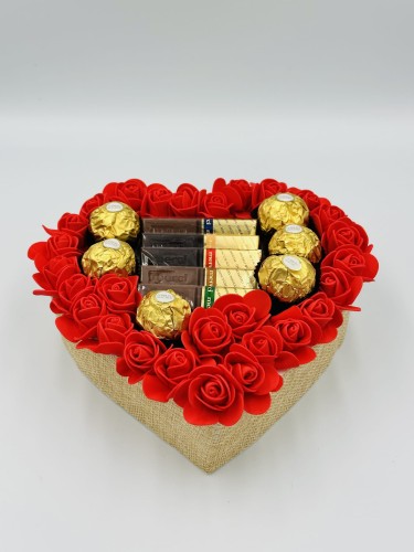 tort-ze-slodyczy-ferrero-rocher-i-merci-19-cm-2-bok.jpg
