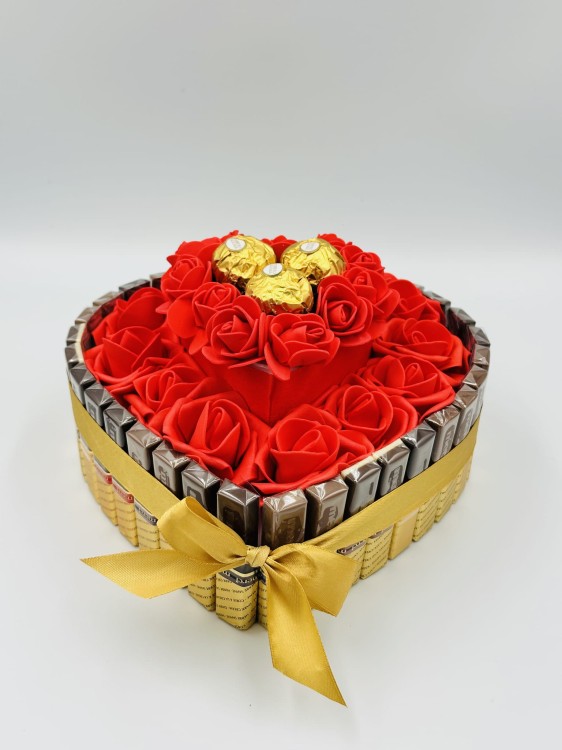 tort-ze-slodyczy-merci-21-cm-2-bok.jpg