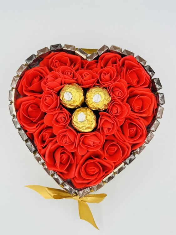 tort-ze-slodyczy-merci-21-cm-3-z-gory.jpg