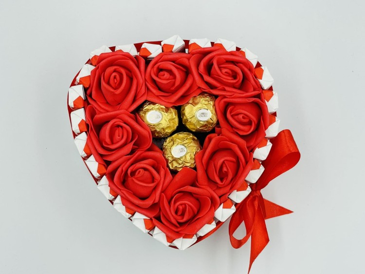 slodki-prezent-serce-kinder-rocher-17cm.jpg