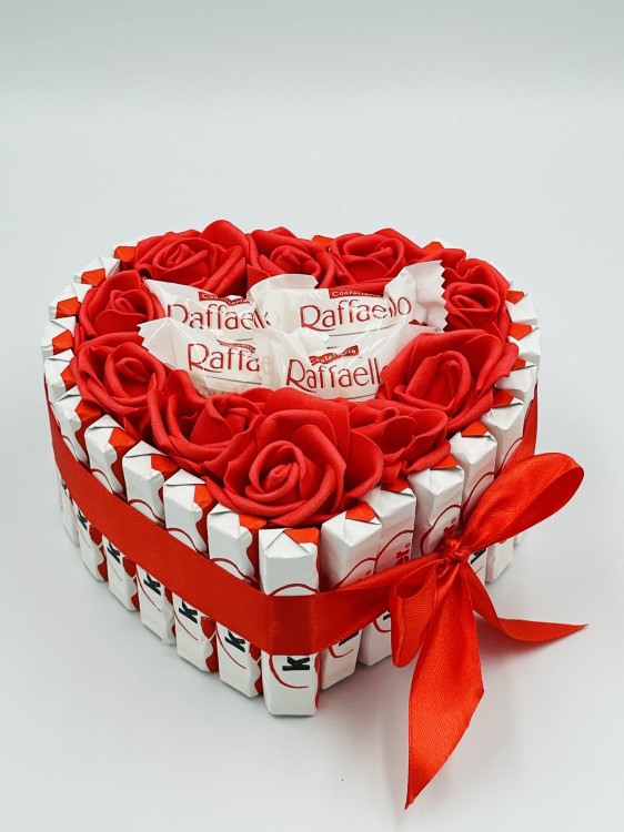 slodki-prezent-serce-kinder-raffaello-17cm.jpg