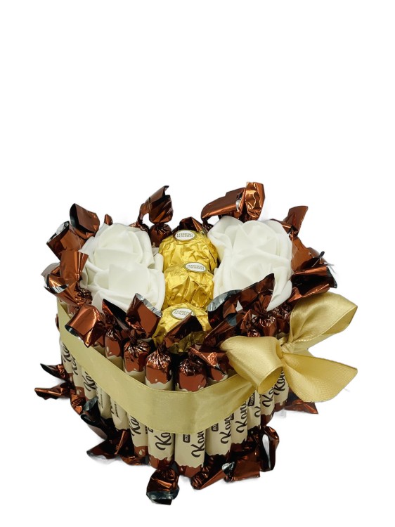 tort-ze-slodyczy-konafetto-ferrero-rocher-serce-15cm.jpg