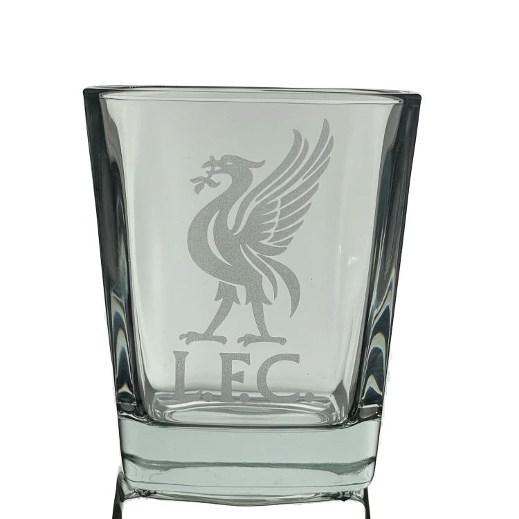 prezent-dla-fana-liverpoolu-szklanka-whisky.png