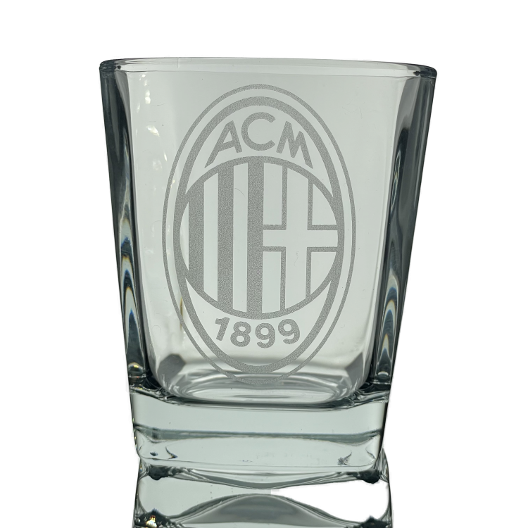 prezent-dla-kibica-milanu-szklanka-grawerowana.png