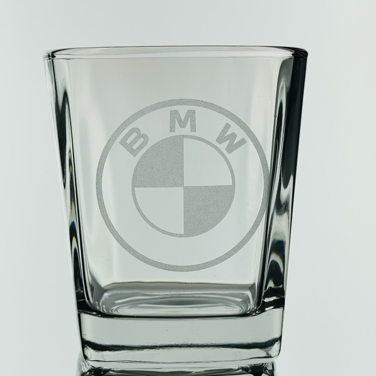 grawer-laserowy-logo-bmw-detal.png