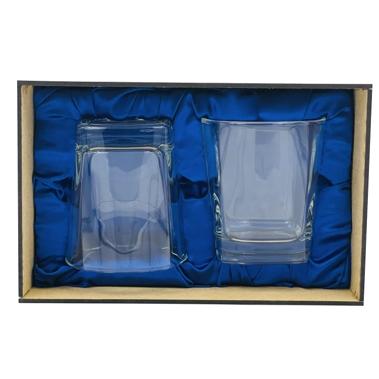 pudelko-na-dwie-szklanki-do-whisky-grawer-herb-klubu-wzor.png